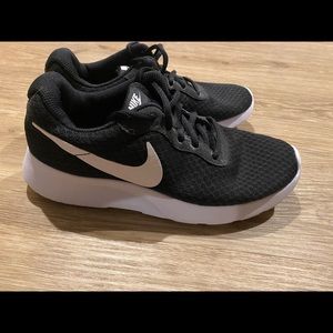 Nike Tanjun shoe